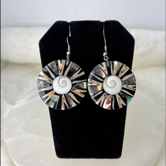 Mother of pearl abalone round shape earrings - Picture 7 of 7